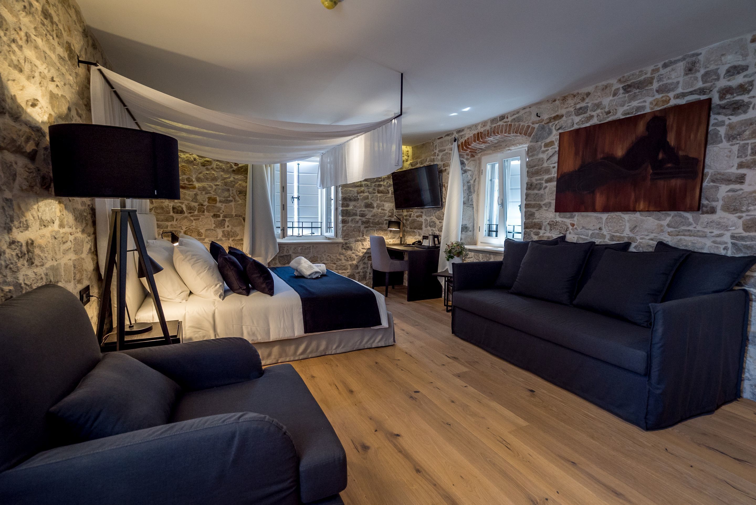 studio suite | premium bedding, minibar, in-room safe, desk