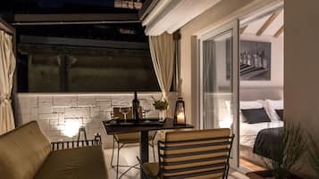 Superior-Doppelzimmer, Terrasse (Old town view) | Hochwertige Bettwaren, Minibar, Zimmersafe, Schreibtisch