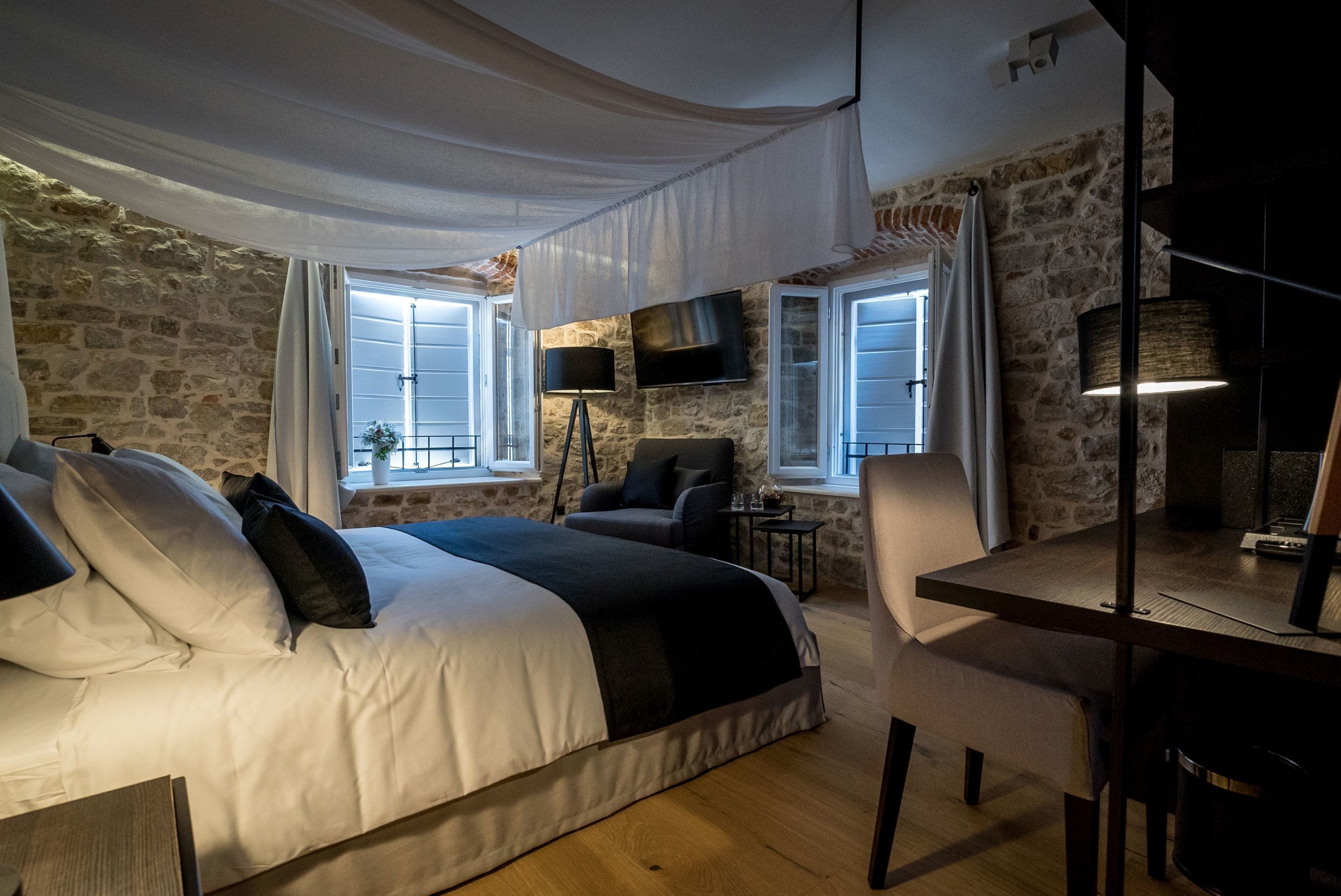 premium bedding, minibar, in-room safe, desk