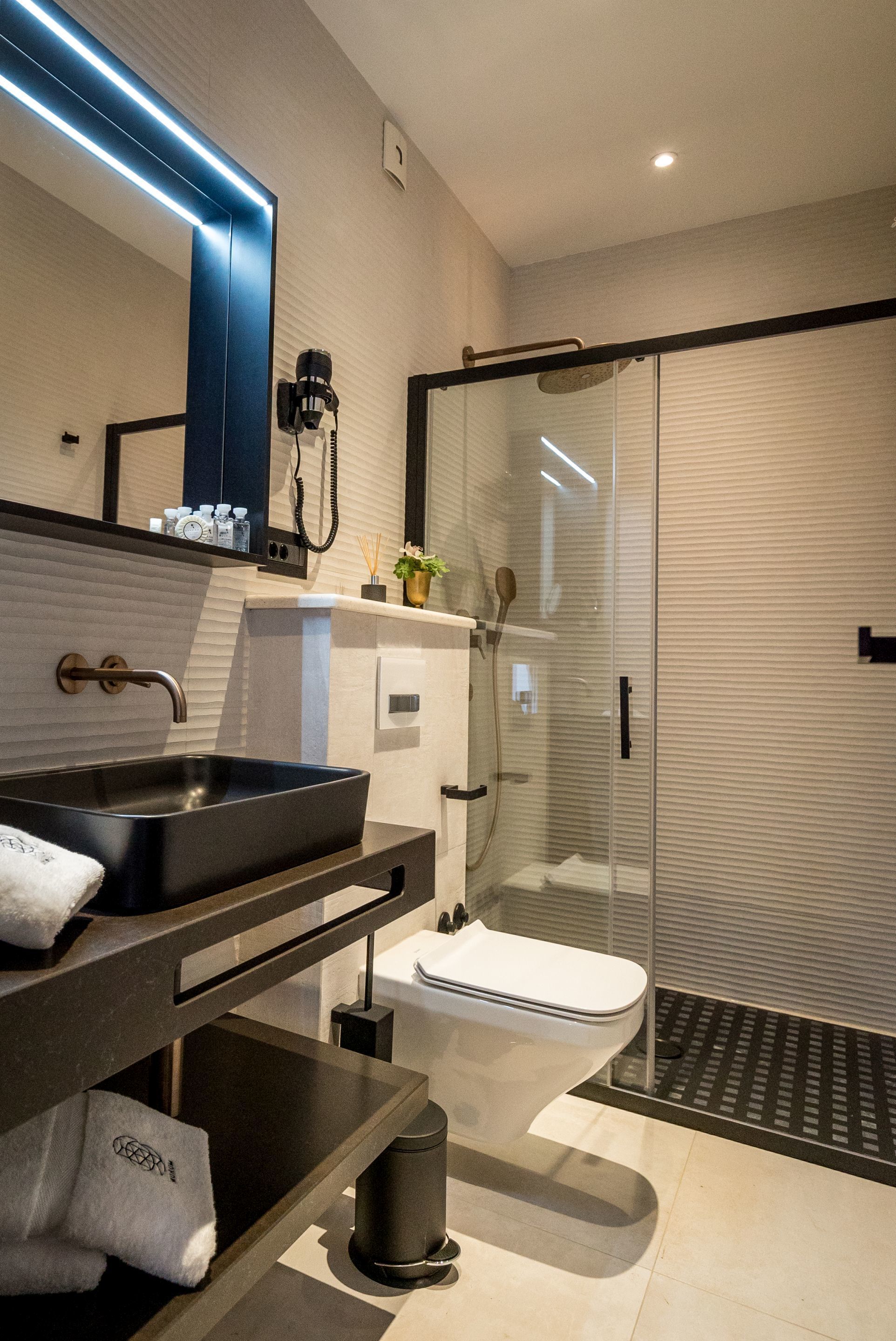 deluxe double room (old town view) | bathroom | shower, rainfall showerhead, free toiletries, hair dryer