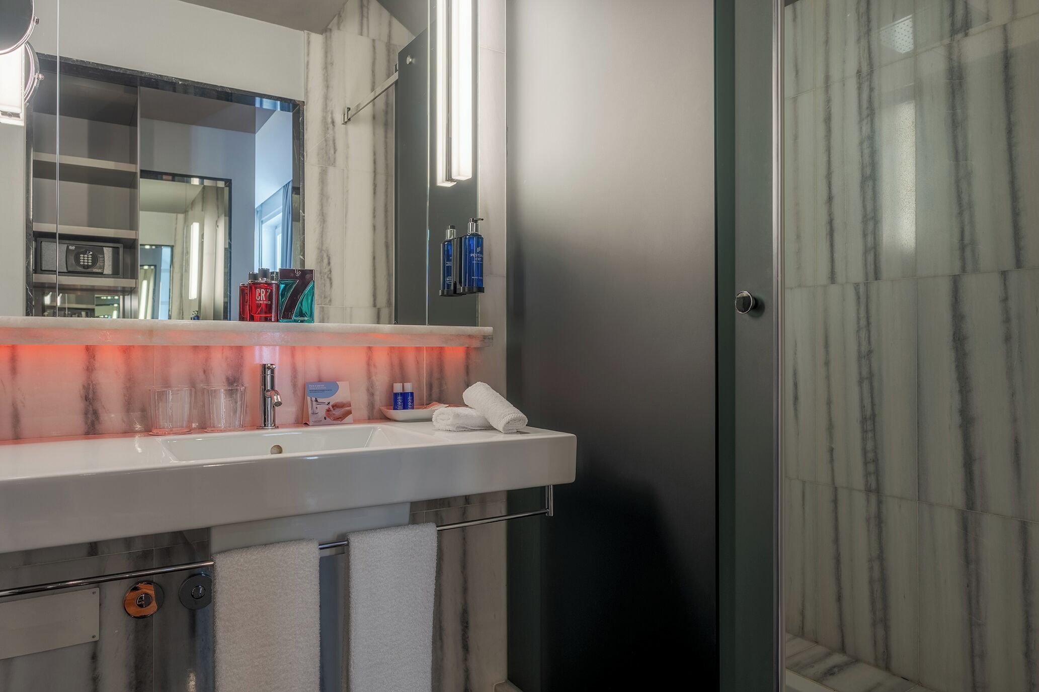 superior room (rooftop) | bathroom | deep-soaking bathtub, free toiletries, hair dryer, bathrobes