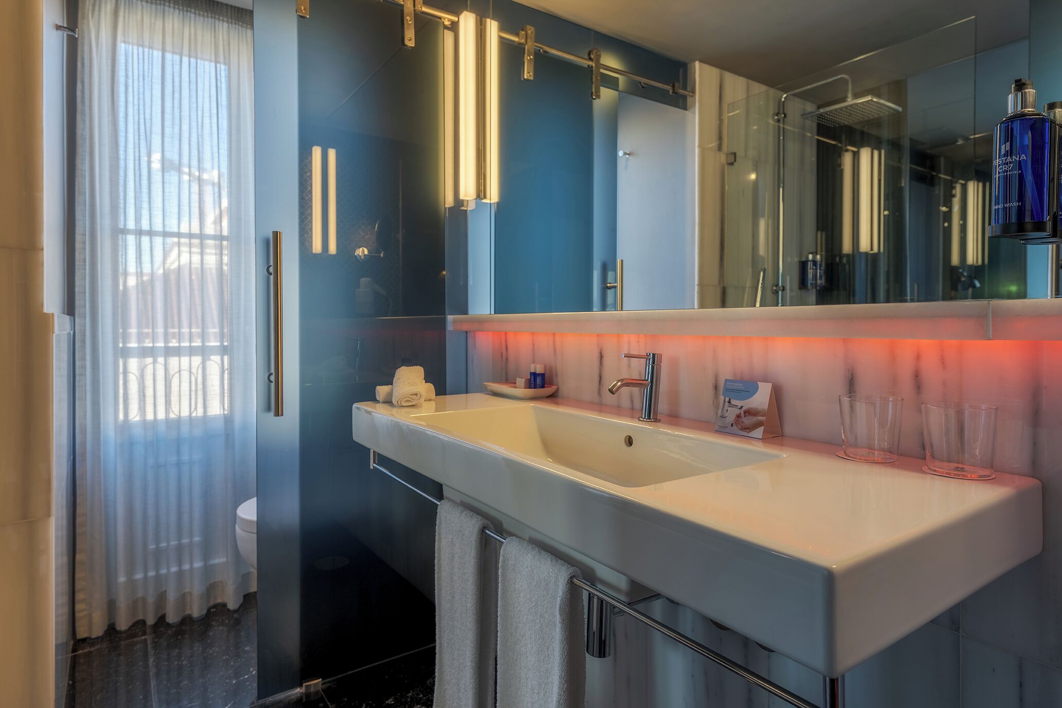 superior room, city view | bathroom | deep-soaking bathtub, free toiletries, hair dryer, bathrobes
