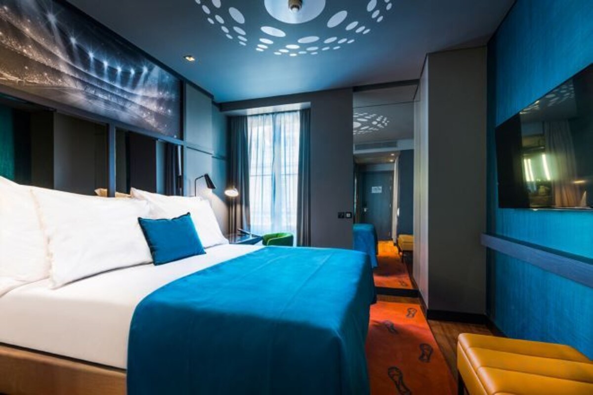 Minibar, blackout drapes, WiFi (free), bed sheets