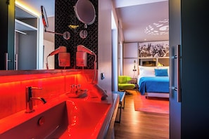 Standard Double Room | Bathroom | Deep soaking tub, free toiletries, hair dryer, bathrobes