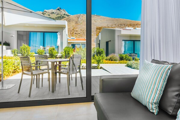 標準別墅 | 迷你吧、客房內保險箱、書桌、床單