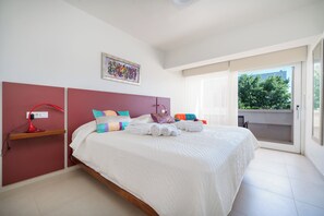 Leilighet, 1 soverom, sjøutsikt | 1 soverom, sengetøy i egyptisk bomull og sengetøy av topp kvalitet