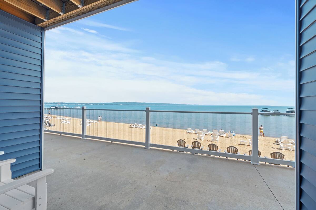 Beach View Walkout King with Sleeper Sofa | View from room