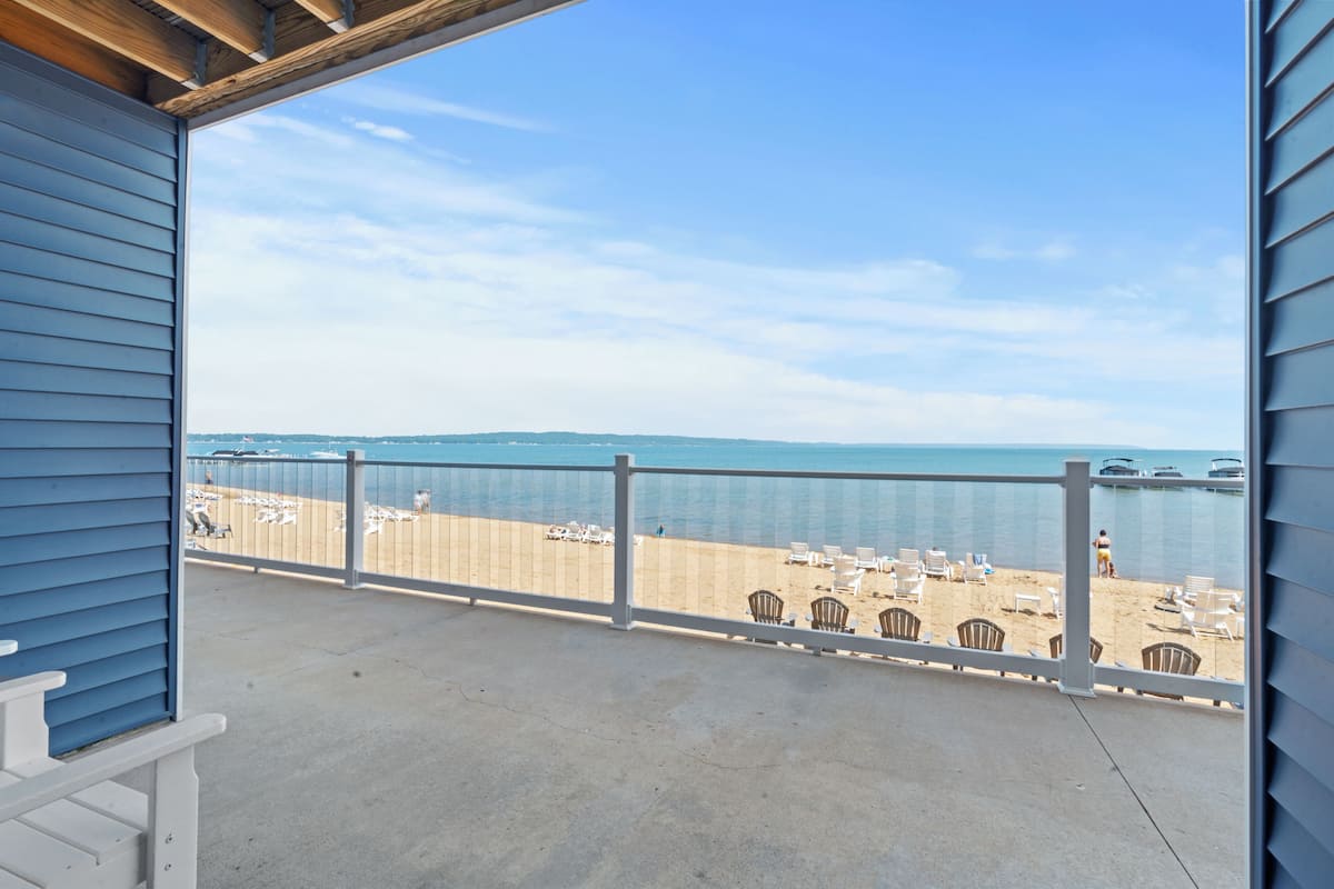 Zimmer, 1 King-Bett und Schlafsofa, Terrasse, Seeblick | Ausblick vom Zimmer