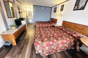 Værelse - 2 queensize-senge - ikke-ryger | Skrivebord, strygejern/strygebræt, gratis Wi-Fi, sengetøj