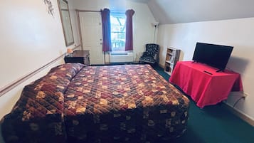 Room, 1 Queen Bed, Non Smoking | Desk, iron/ironing board, free WiFi, bed sheets