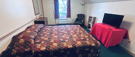 Room, 1 Queen Bed, Non Smoking | Desk, iron/ironing board, free WiFi, bed sheets