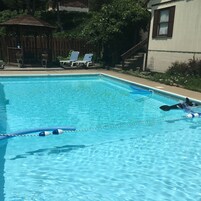 季节性开放的室外游泳池