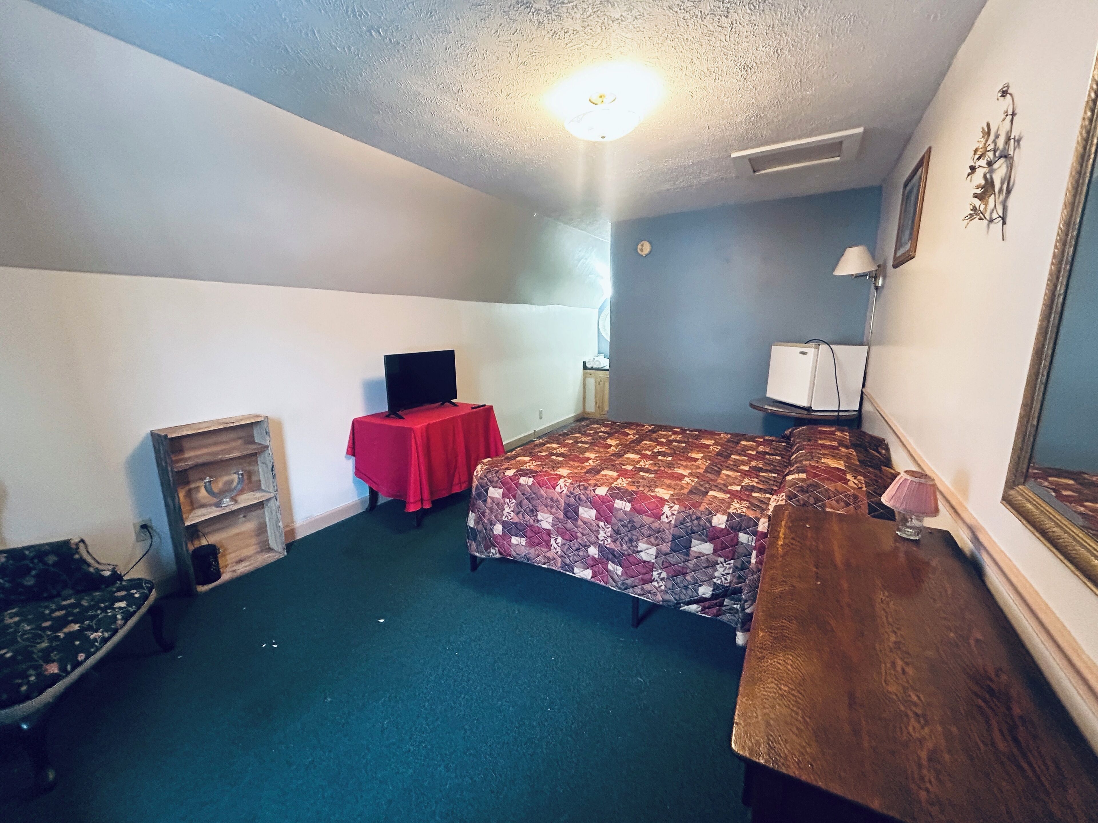 ルーム クイーンベッド 1 台 禁煙 | デスク、アイロン / アイロン台、WiFi (無料)、ベッドシーツ