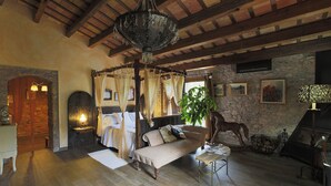 Suite | Premium bedding, in-room safe, desk, blackout drapes - Hotel Can Darder (Llagostera)