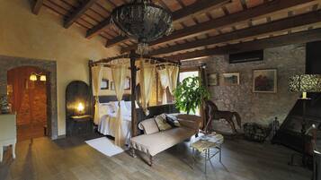 Premium bedding, in-room safe, desk, blackout curtains