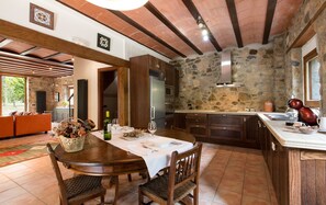 别墅, 3 间卧室, 露台 | 高档床上用品、客房内保险箱、办公桌、遮光窗帘