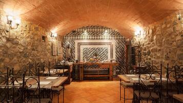 Breakfast, lunch and dinner served