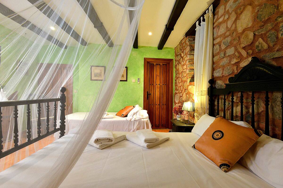 Family Triple Room | Premium bedding, in-room safe, desk, blackout drapes