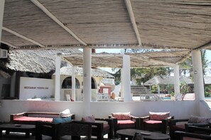 2 restaurants, breakfast, lunch, dinner served; international cuisine  - Lily Palm Resort (Watamu)