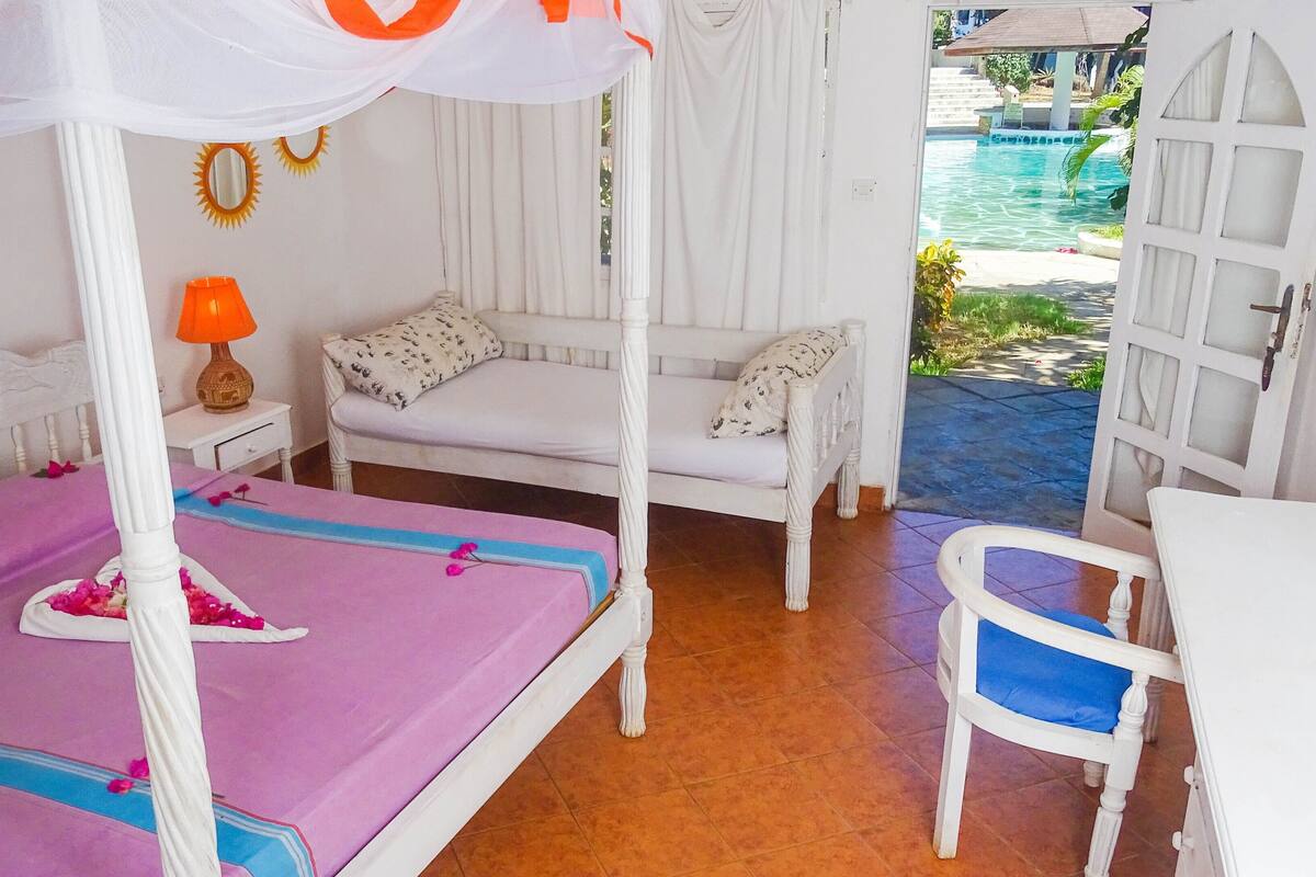 Standard Double Room | In-room safe, desk, WiFi (free), bed sheets