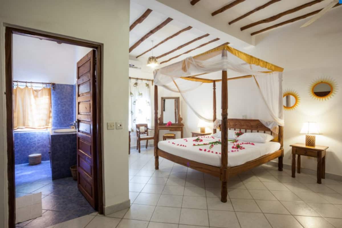 Superior Double Room | In-room safe, desk, free WiFi, bed sheets