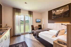 Comfort Room, 1 Bedroom, Kitchenette, Mountain View | In-room safe, desk, soundproofing, iron/ironing board