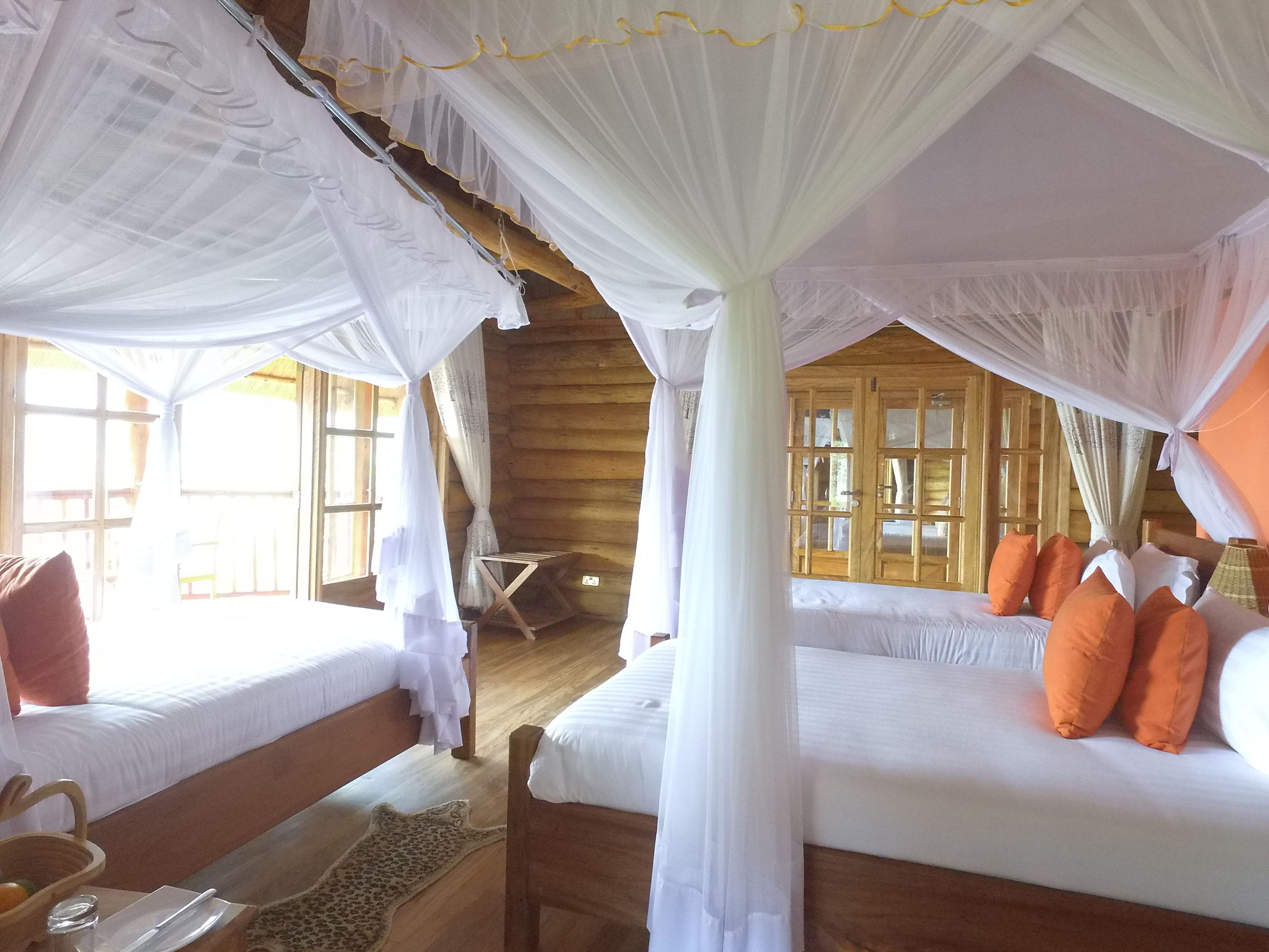 Ropa de cama de alta calidad, minibar, escritorio y wifi gratis 