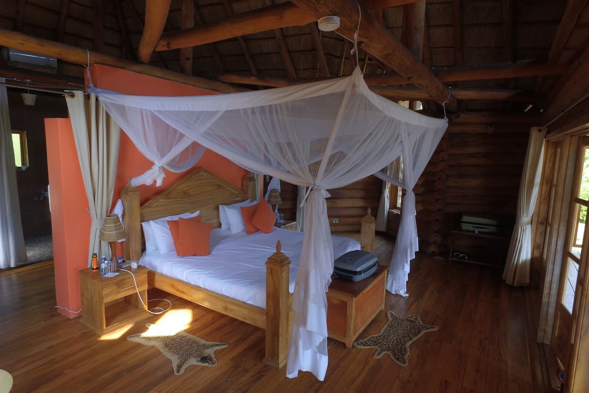 Family Suite, Non Smoking, Mountain View | Premium bedding, minibar, desk, free WiFi