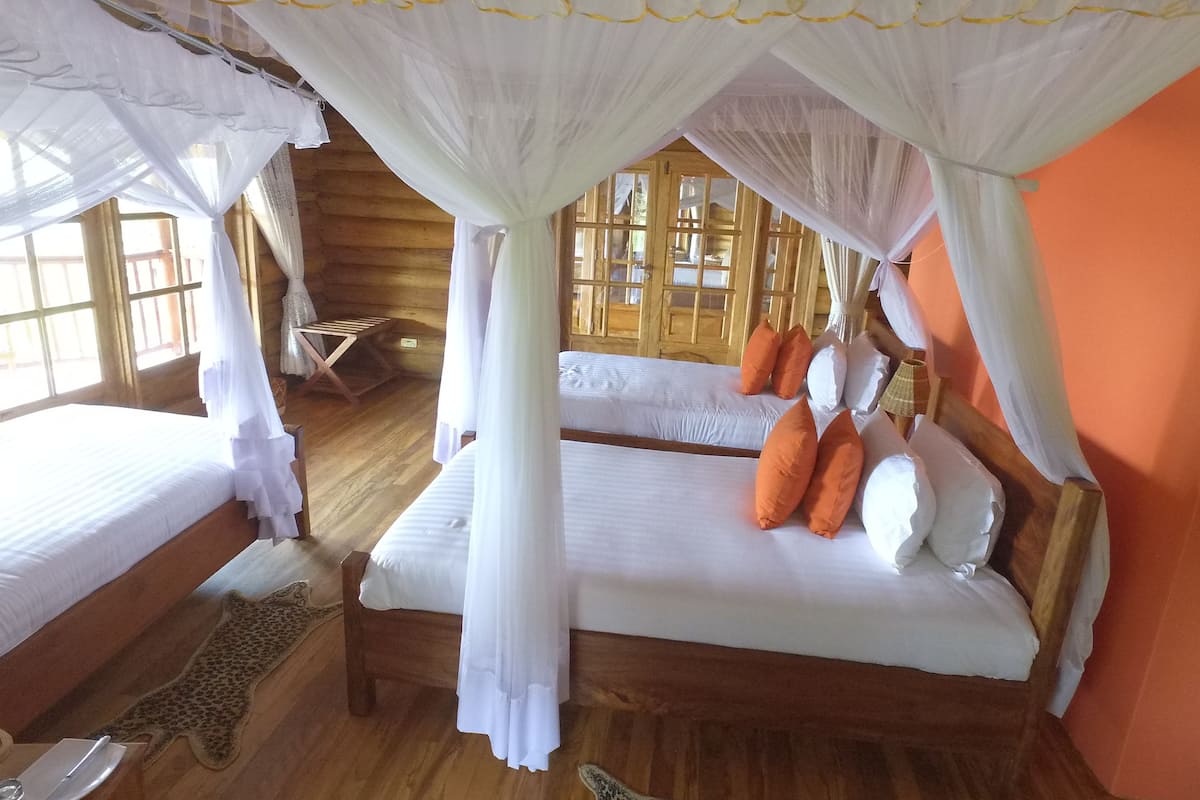 Luxury Triple Room, 3 Twin Beds, Non Smoking | Premium bedding, minibar, desk, free WiFi