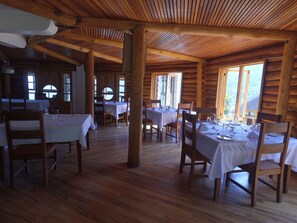 Meeting facility - Trackers Safari Lodge Bwindi (Bwindi)