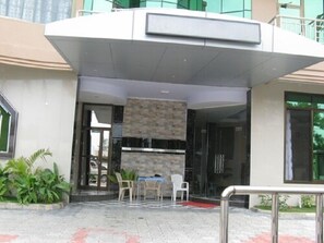 Pintu masuk properti