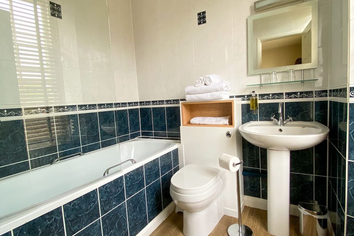 double room, ensuite | bathroom