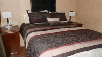 Family House, 2 Bedrooms, Kitchen, Harbor View | 1 bedroom, iron/ironing board, free WiFi