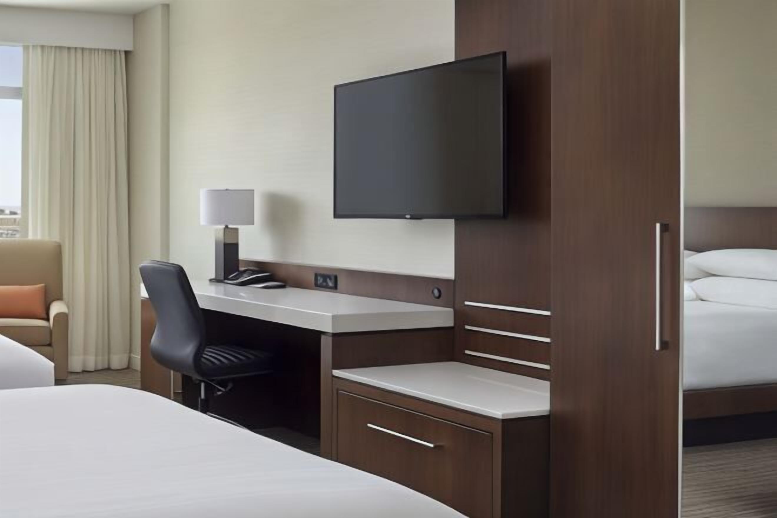 Literie de qualité, couette en duvet, coffre-fort, bureau