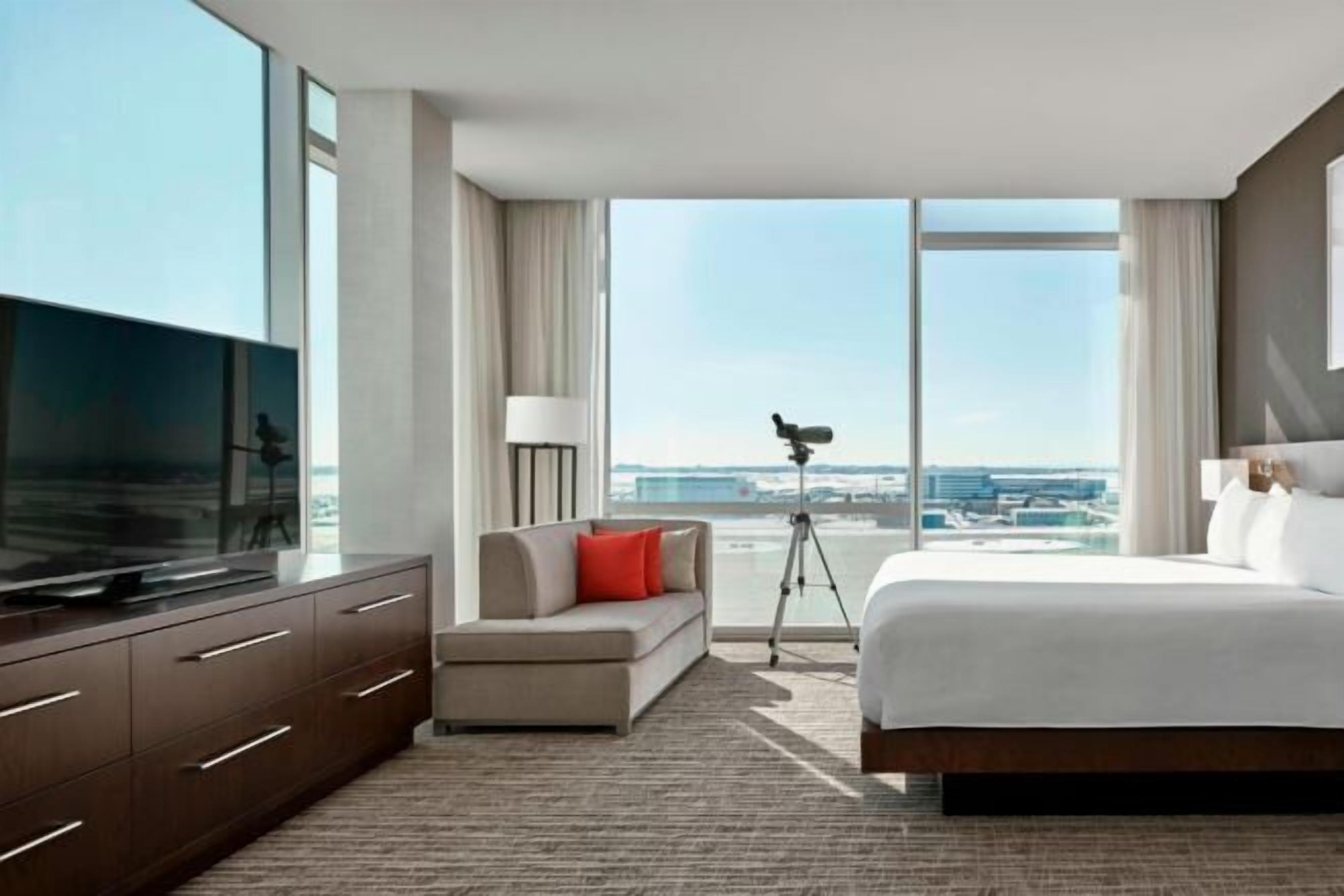 Literie de qualité, couette en duvet, coffre-fort, bureau