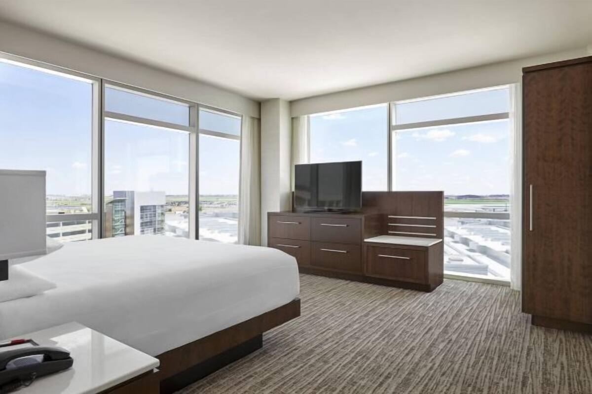 1 bedroom, premium bedding, down comforters, in-room safe