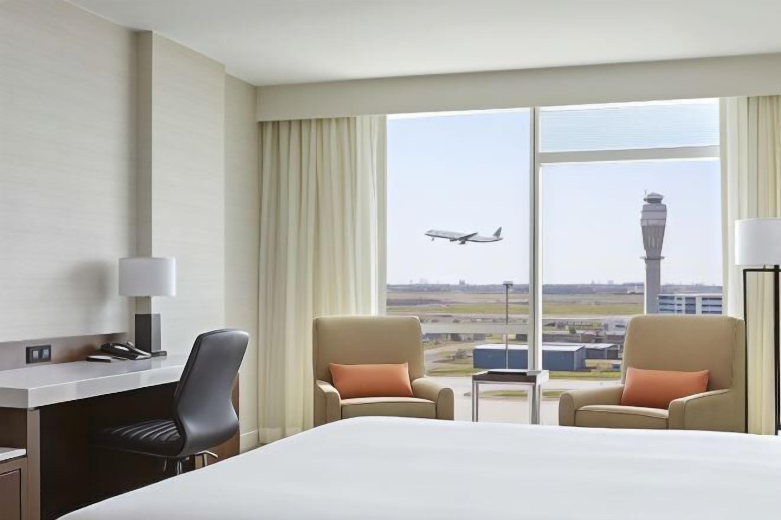 Literie de qualité, couette en duvet, coffre-fort, bureau