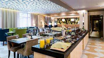 Daily buffet breakfast (RUB 900 per person)