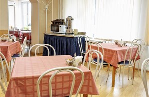 Breakfast, lunch, dinner served; Modern European cuisine 