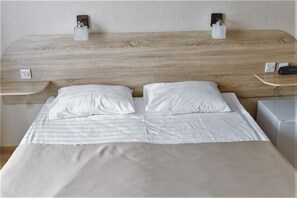 Economy Single Room, Shared Bathroom | Room amenity - Vals Hotel (Moscow)