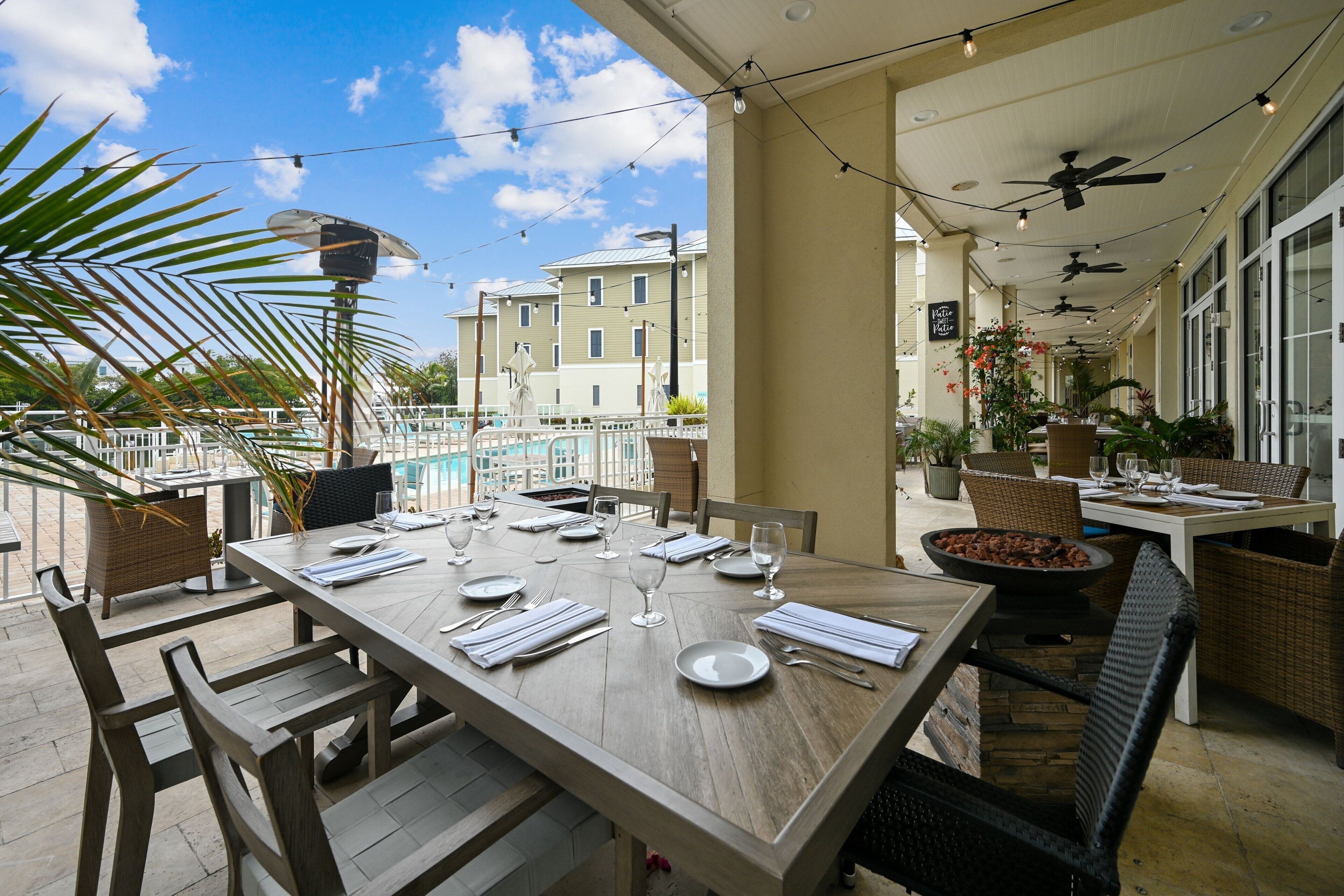 lunch and dinner served, american cuisine