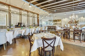 Lunch and dinner served - Waterline Villas & Marina, Autograph Collection (Holmes Beach)