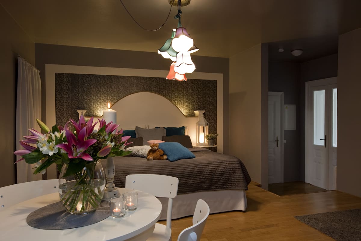 Executive Studio, 2 Bedrooms (3 Adults ) | 1 bedroom, hypo-allergenic bedding, blackout drapes, iron/ironing board