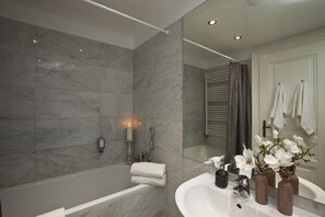 Executive Studio, 2 Bedrooms (3 Adults ) | Bathroom | Free toiletries, hair dryer, towels, soap