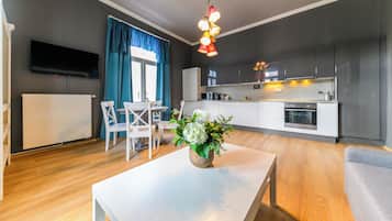 Executive Apartment | Private kitchen | Fridge, microwave, stovetop, espresso maker