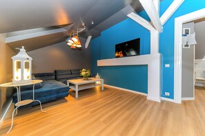 Deluxe Apartment | Living area | Flat-screen TV