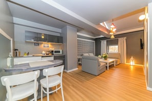 Deluxe Apartment | Living area