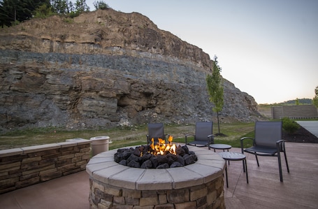 Terrace/patio. Fairfield Inn & Suites Cambridge