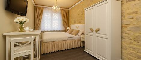 Hypo-allergenic bedding, in-room safe, blackout curtains, soundproofing