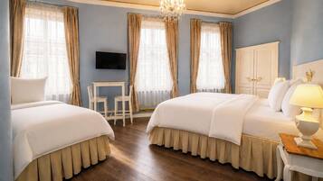 Standard Triple Room | Hypo-allergenic bedding available, minibar, in-room safe